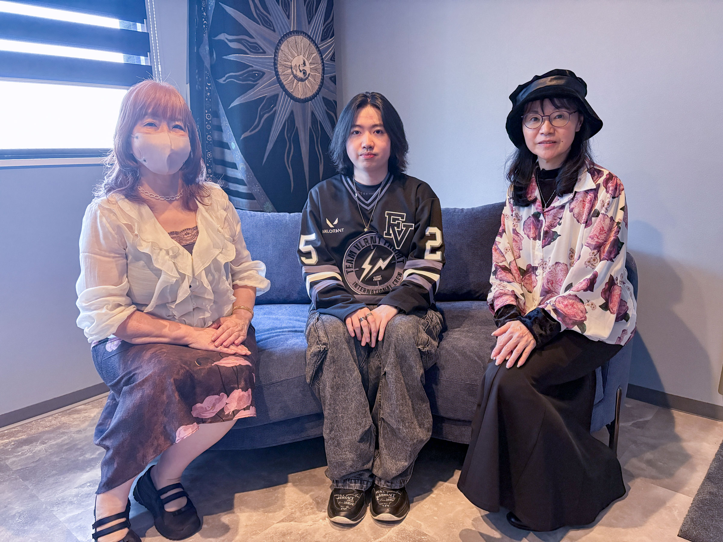 crowさんと占の城 千夜物語の占い師による記念撮影